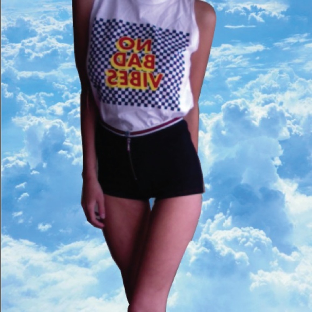 NO BAD VIBES CROP TOP